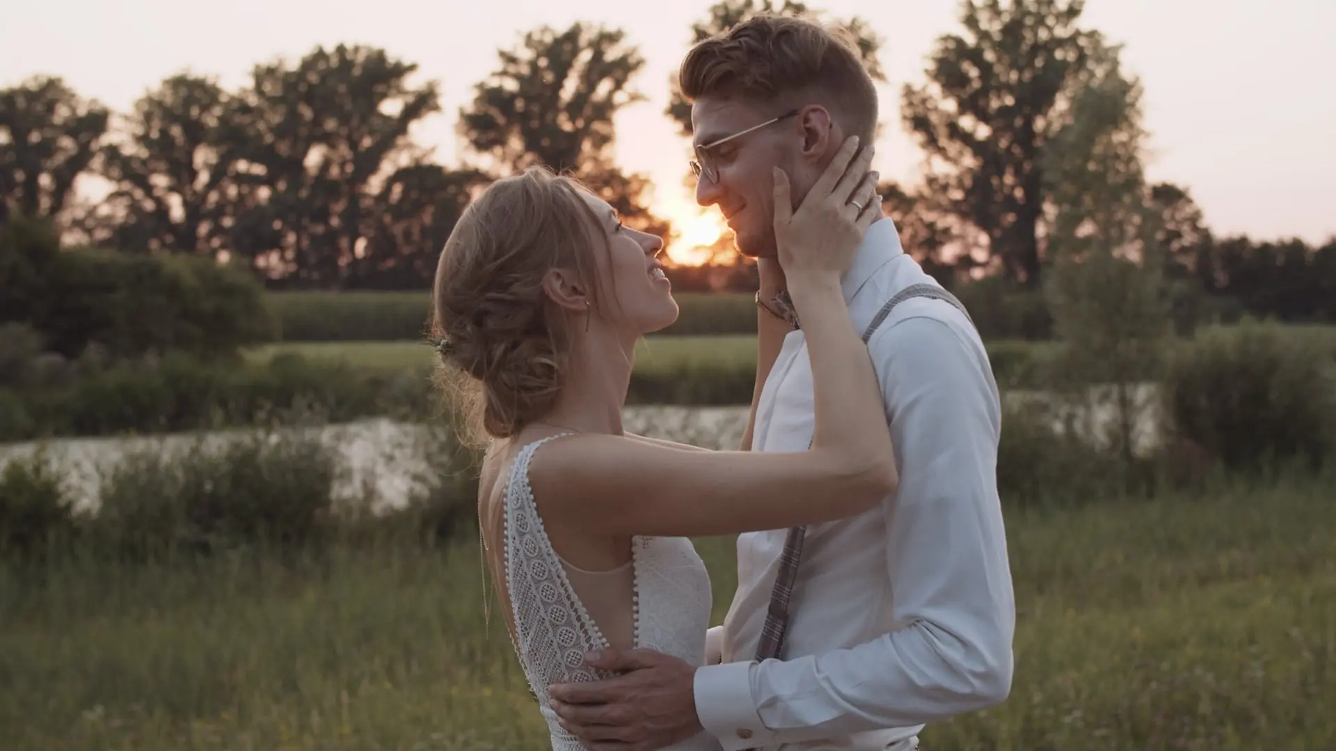 Hochzeitsfotograf Braut Shooting bei Sonnenuntergang am Chiemsee